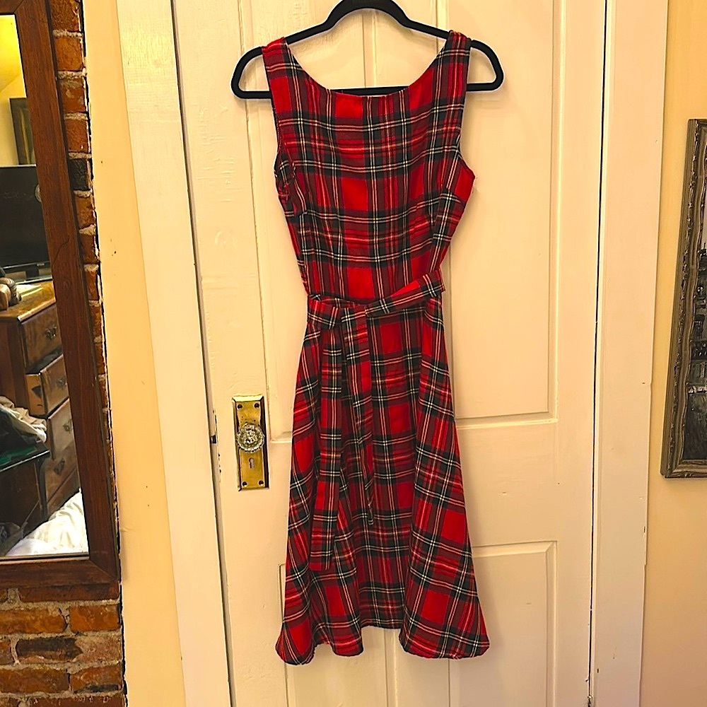 Red A-line knee-length sleeveless dress with scoop neck for casual occasions